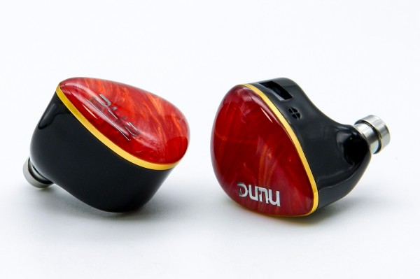 DUNU DN242」 2DD+4BA+2Planarの5Way構成に鮮やかなデザイン。最新の