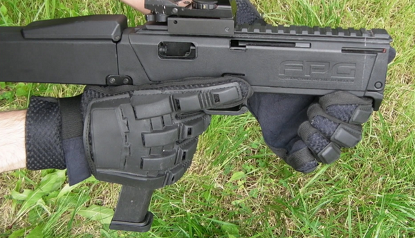 折りたたみ式smg である携帯型短機関銃 Fmg マグプルfmg 9 とは Gun Geek