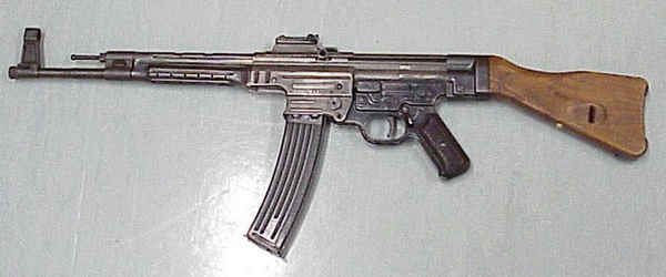 ナチス ドイツにより量産され現代的なアサルトライフルの原形とみなされているstg44とは Gun Geek