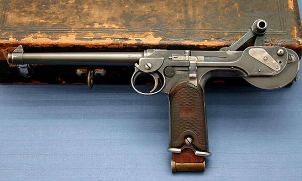 13年にドイツで開発された世界初の実用自動拳銃 ボーチャードピストルとは Gun Geek
