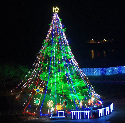 ここで正真正銘日本一の高さの生木のクリスマスツリーを紹介したいと思います 黒翼猫のコンピュータ日記 2nd Edition ここで正真正銘日本一の高さの生木のクリスマスツリーを紹介したいと思います 黒翼猫のコンピュータ日記 2nd Edition