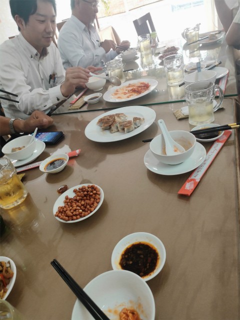 今日の昼飯はビンズンランチミーティングです この前偵察に行った中華料理屋に集合ですよ お客様とのアポイントがあって先に帰ってうしろ髪引かれ隊になっちゃった男の巻 よく死によく落ちよく迷う