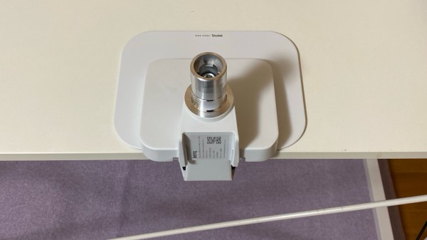 PRレビュー】 大きいモニターでも安定して支えられる： BenQ BSH02