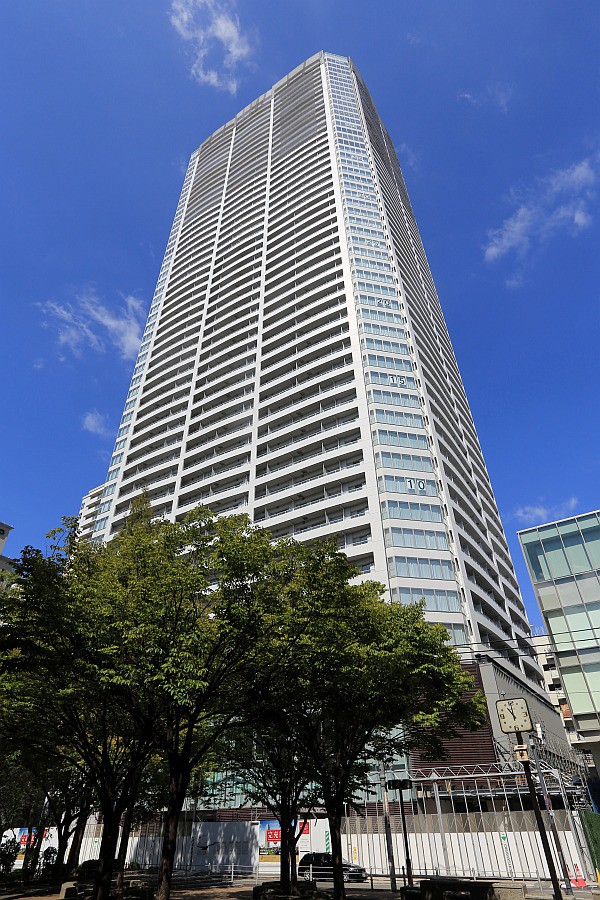地上53階「大阪ひびきの街 ザ・サンクタスタワー」の建設状況(2014年9