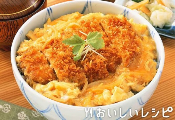 なぜカツ丼の上には三つ葉が聖域なのに続々と挑戦者が現れてしまうのか ってなんじぇですかー