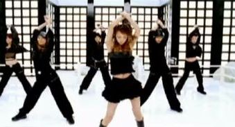 安室奈美恵『shine more』の振り付け、バックダンサーなど