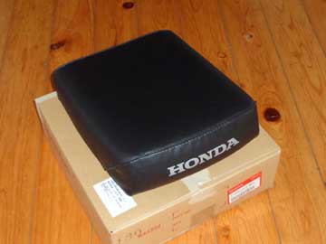 ホンダ純正リアシートが届いた 此れからかな