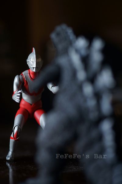 ゴジラ Vs ウルトラマン Fefefe S Bar