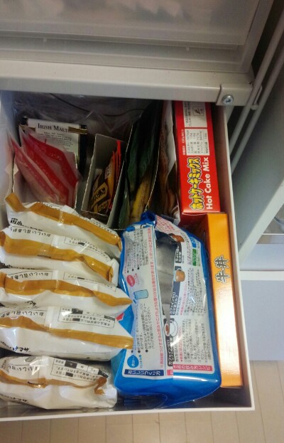 悩んだ末の麦茶パックの収納 猫と部屋と私 整理収納アドバイザー