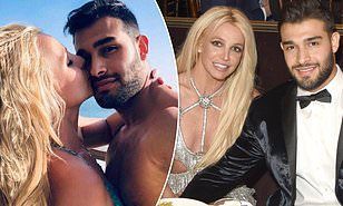 12歳下彼氏と意外と長続き ブリトニー スピアーズがイケメンマッチョ恋人とビキニでキス Britney Spears Kisses Boyfriend Sam Asghari マリポサのセレブリティー Gossip