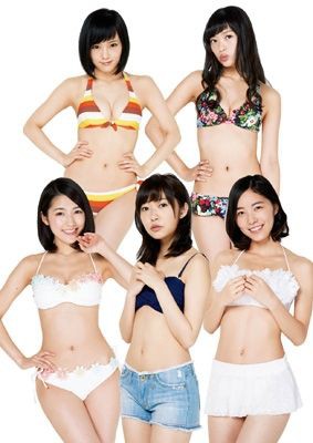 Akb48グループ オフィシャルカレンダー17 にnmbからは山本彩ら6名が登場 Nmbさやみるきーまとめ