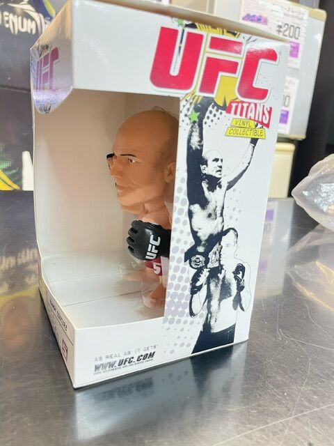 おすすめ商品紹介】Round 5 フィギュア ランディ・クートゥア Titans