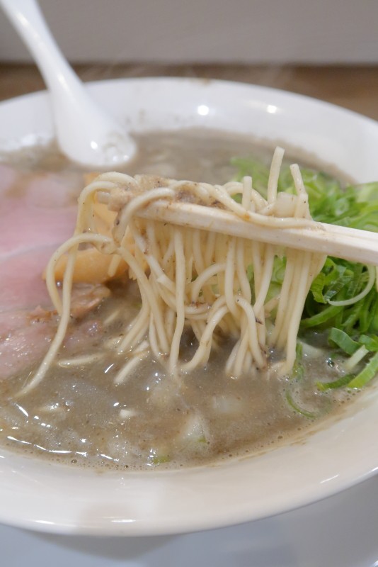ぶらり、煮干し1.5倍増しラーメン@博多豚骨 門濱屋【大仙市】 : カメラ