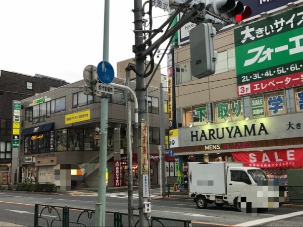 絶妙なタイミングで常連さんが来ます。 : 街歩いて、食べ歩いて、また 