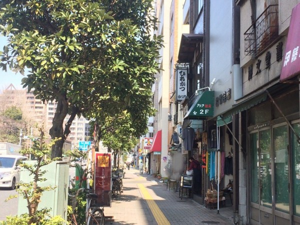 てんこ盛り弁当 街歩いて 食べ歩いて また街歩いて