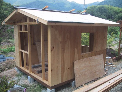 庭小屋を建てる コンパネ貼り編 山里の暮らし