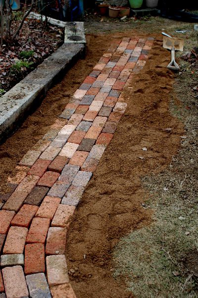 庭の小路 その後は 山里の暮らし