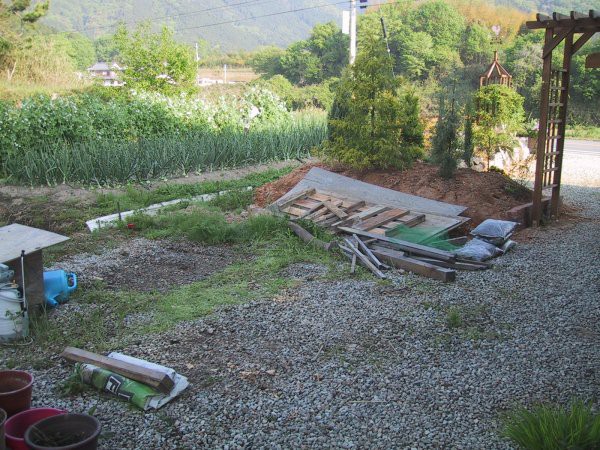 庭小屋を建てる 基礎づくり編 山里の暮らし