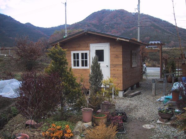 庭小屋を建てる 完成編 山里の暮らし