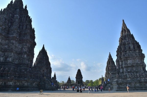 15年インドネシア旅行記 第11回 プランバナン寺院群の中心 ロロ ジョングラン寺院を見学 マリンブルーの風