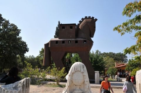 トルコ旅行記５ 世界遺産のトロイ遺跡を見学 マリンブルーの風