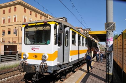 イタリア スイス旅行記 第25回 ローマ観光 トラムと郊外鉄道ローマ パンターノ線に乗る マリンブルーの風