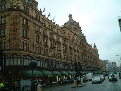 7.イギリス最高級のデパート、ハロッズへ。 : マリンブルーの風