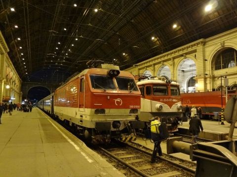 14年チェコ ハンガリー旅行記 第24回 プラハから国際列車でハンガリーの首都ブダペストへ マリンブルーの風
