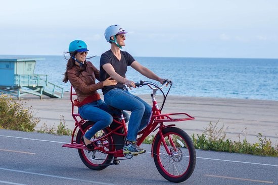 2 人 乗り 自転車 カップル