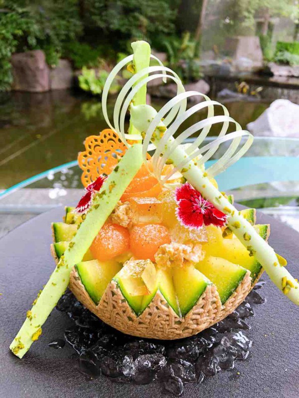 どのアングルから見ても優雅なマイセンのフルーツ皿