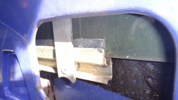 在庫車のドアの内側の防水 防錆 スタッフブログ ローバーミニ専門店キャメルオート