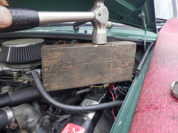 Mgr様 車検です リザーブタンクが溢れてちゃうのはキャップのせい スタッフブログ ローバーミニ専門店キャメルオート