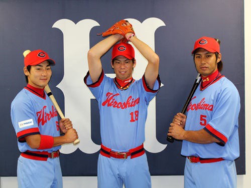 カープの「アメフト風限定ユニはダサい！」初見で不評も「実物見ると