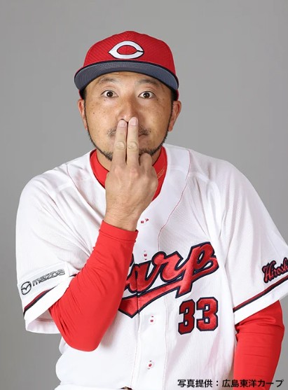 カープ『Jスポ選手名鑑』が面白写真を大量UP！斬新プロフィール