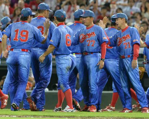 3大プロ野球ダサユニフォーム カープのジーンズの奴 ヤクルトの緑の奴 広島東洋カープまとめブログ かーぷぶーん