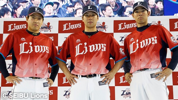 カープの「アメフト風限定ユニはダサい！」初見で不評も「実物見ると