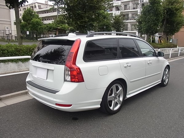 極上・2008年式・特別限定車】 ボルボ V50 2.4i Rデザイン 禁煙車 Rデザイン専用フルエアロ 純正HDDナビ 走行5万km台 ETC  車検31年10月☆ : ヤフオク専用 クルマ画像