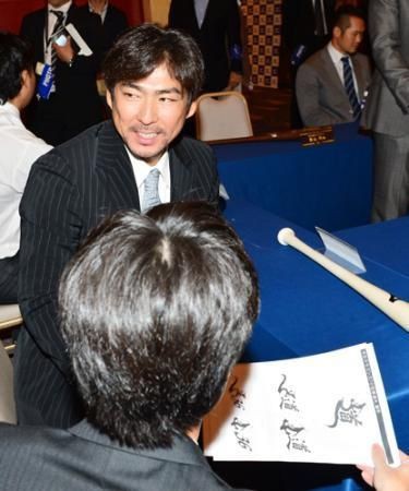 朗報 小笠原 髭復活 キャッチャーライナー