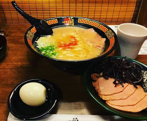 一蘭のラーメン不味いとか言ってたヤツ出て来いや ふーどまとめ