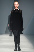 sample】julius 2011-12 a/w collection ［halo;］【runway phote