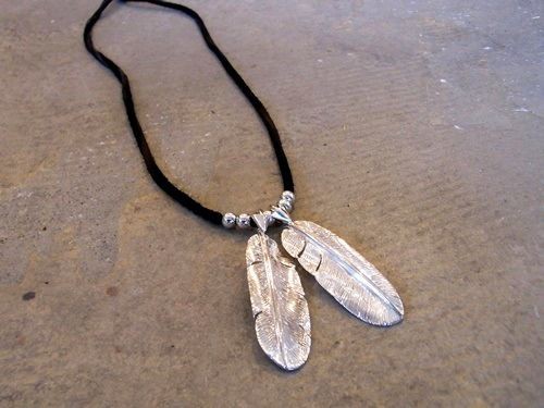 SYMPATHY OF SOUL / 2 Arrow Feather Necklace : CHARCOAL*GREEN