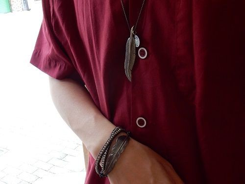 M.Cohen×SYMPATHY OF SOUL Feather & Coin Necklace : CHARCOAL*GREEN