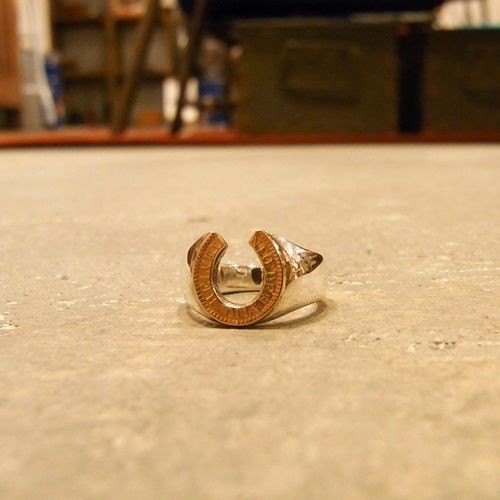 Atease/HORSE SHOE RING 18K GOLD : CHARCOAL*GREEN BLOG NEWS