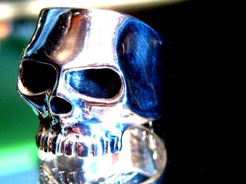 FLASH POINT FLAT SKULL RING ・・・デップ氏これも着けてます