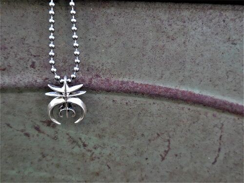 Cody Sanderson*NAJA EXTRA SMALL NECKLACE : CHARCOAL*GREEN