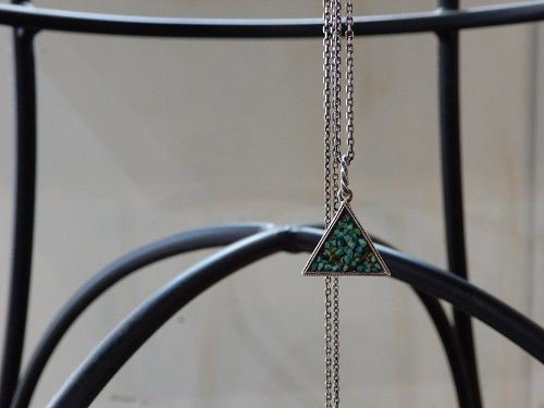 古川雄輝さん着用、Turquoise Triangle Necklace : CHARCOAL*GREEN 