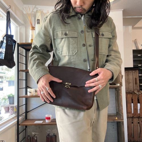 Fernand Leather メッセンジャーバッグ 留め具が可愛げ。~FERNAND LEATHER~ : CHARCOAL*GREEN BLOG NEWS
