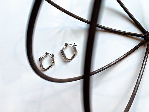 SEKAI NO OWARI Fukaseさん着用 / CURB HOOK HOOP PIERCE SET : CHARCOAL*GREEN BLOG  NEWS
