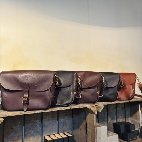 LEATHER POSTMAN MINI SHOULDER BAG : CHARCOAL*GREEN BLOG NEWS