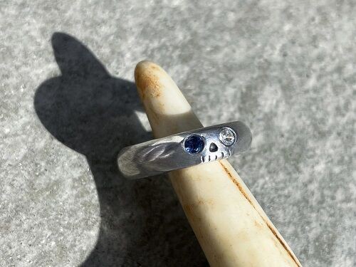 FUNNY SKULL RING/L BLUE&CLEAR STONE ／ Vantique : CHARCOAL*GREEN